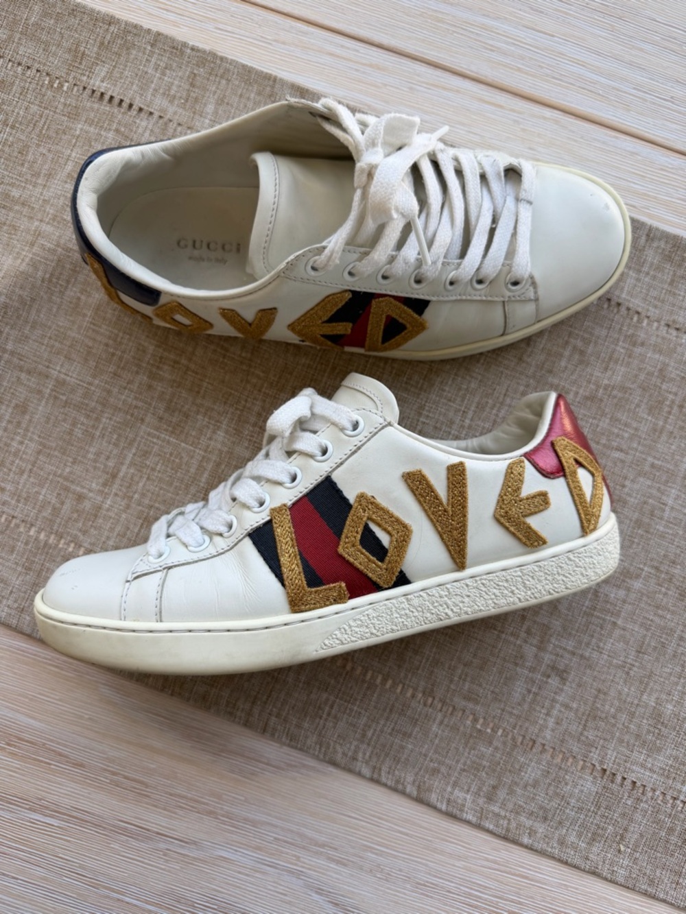 Gucci White Leather Low-Top Sneakers with Gold 'LOVE' Appliqué & Black-Red Web - Picture 7 of 8